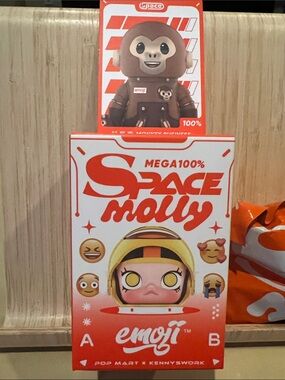 POP MART Space Molly Emoji Mega 100% Monkey Business confirmed NIB